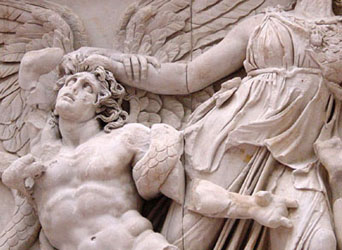 foto eines teils des reliefs vom pergamonaltar und foto eines vasenbildes mit dem tod des pentheus